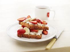 Raisin Toast with Fruity Ricotta Topping