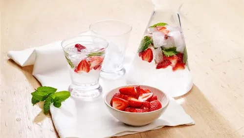Strawberry and mint water